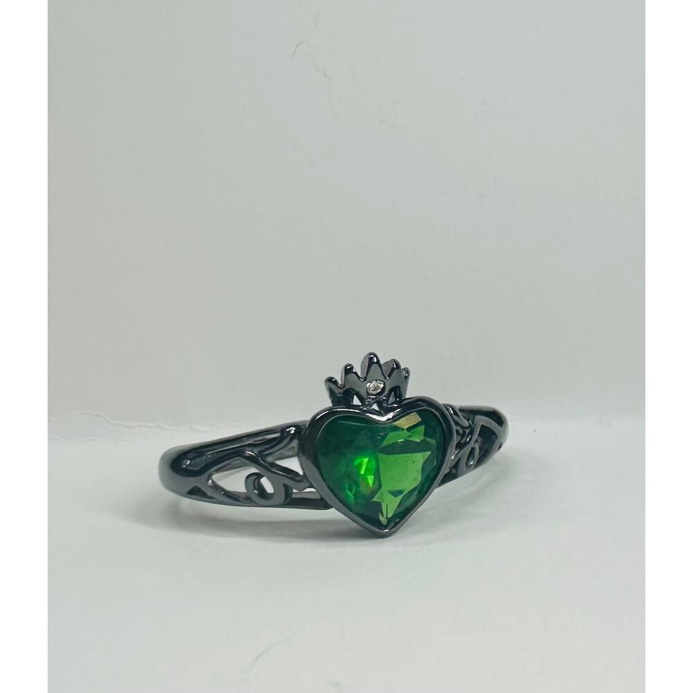 EVIL QUEEN EMERALD BLACK GOLD  HEART RING SIZE 10